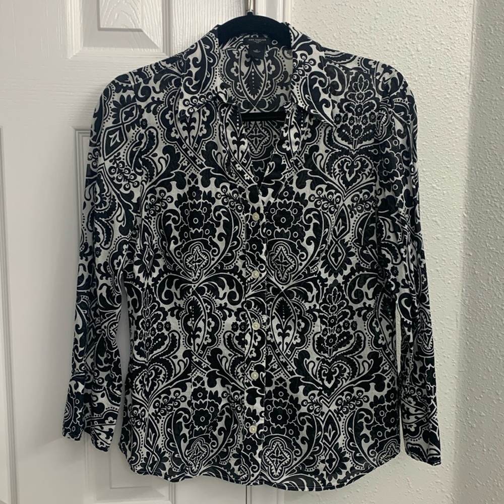 Ann Taylor Women’s V-Neck Button-front Blouse, sz. 10